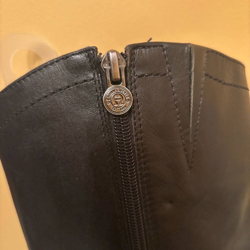 Black leather, 8M, vintage Etienne Aigner Boots, lightly worn, heel